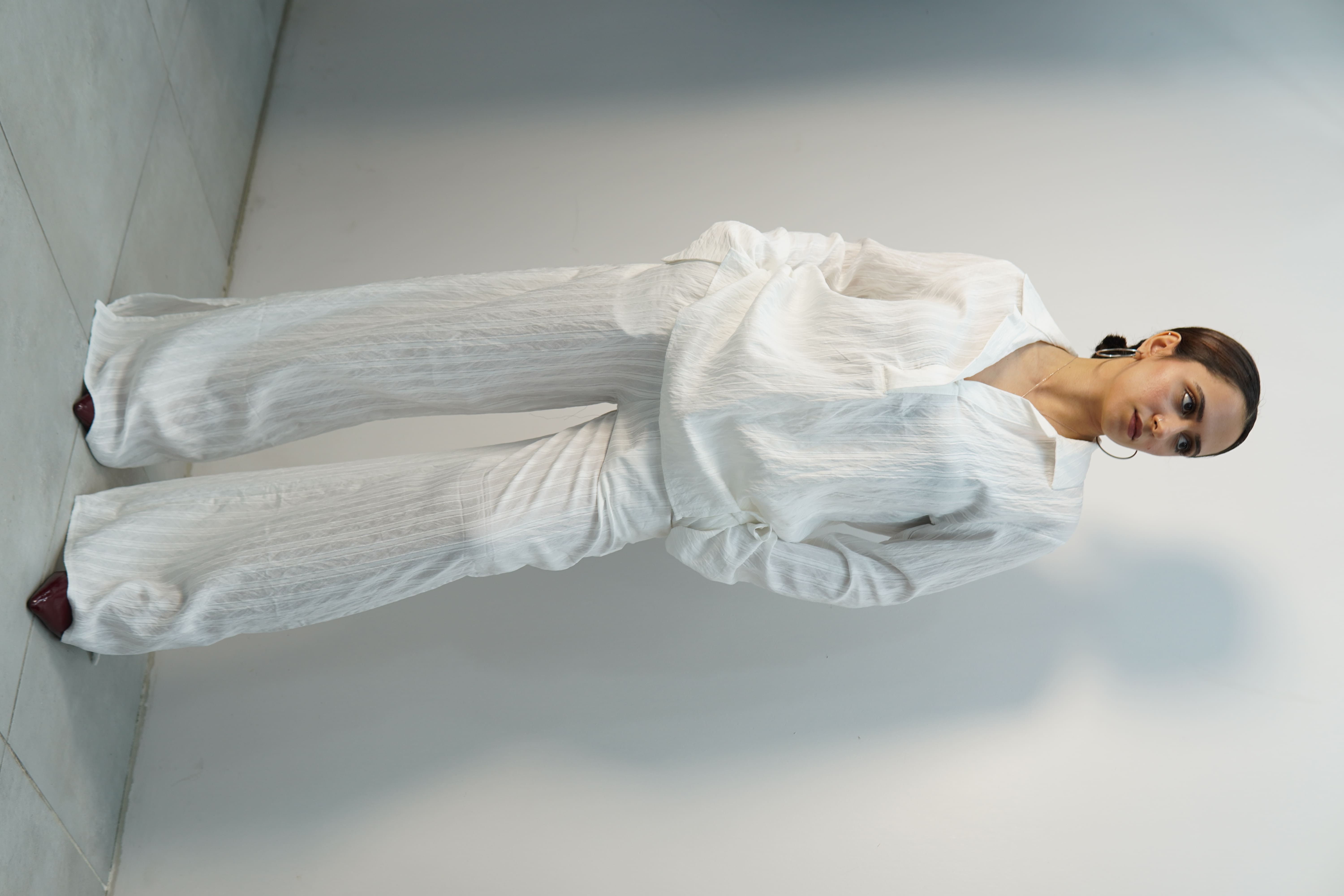 Yarım düğmeli beyaz takım 