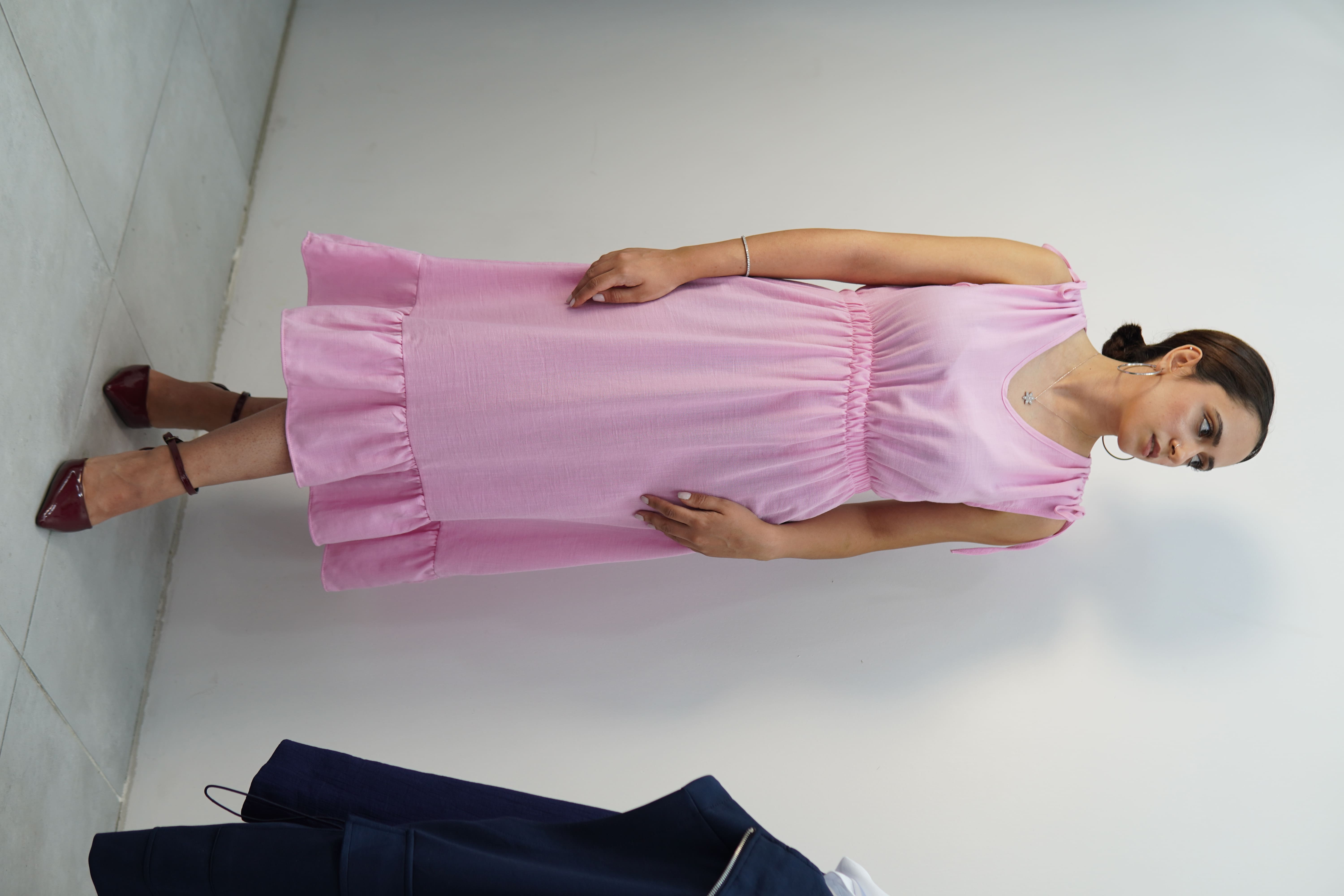 Fırfır detaylı pembe elbise 