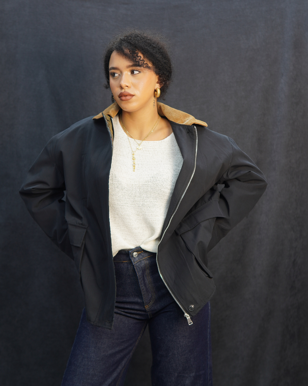 Siyah ceket kahverengi yakalı