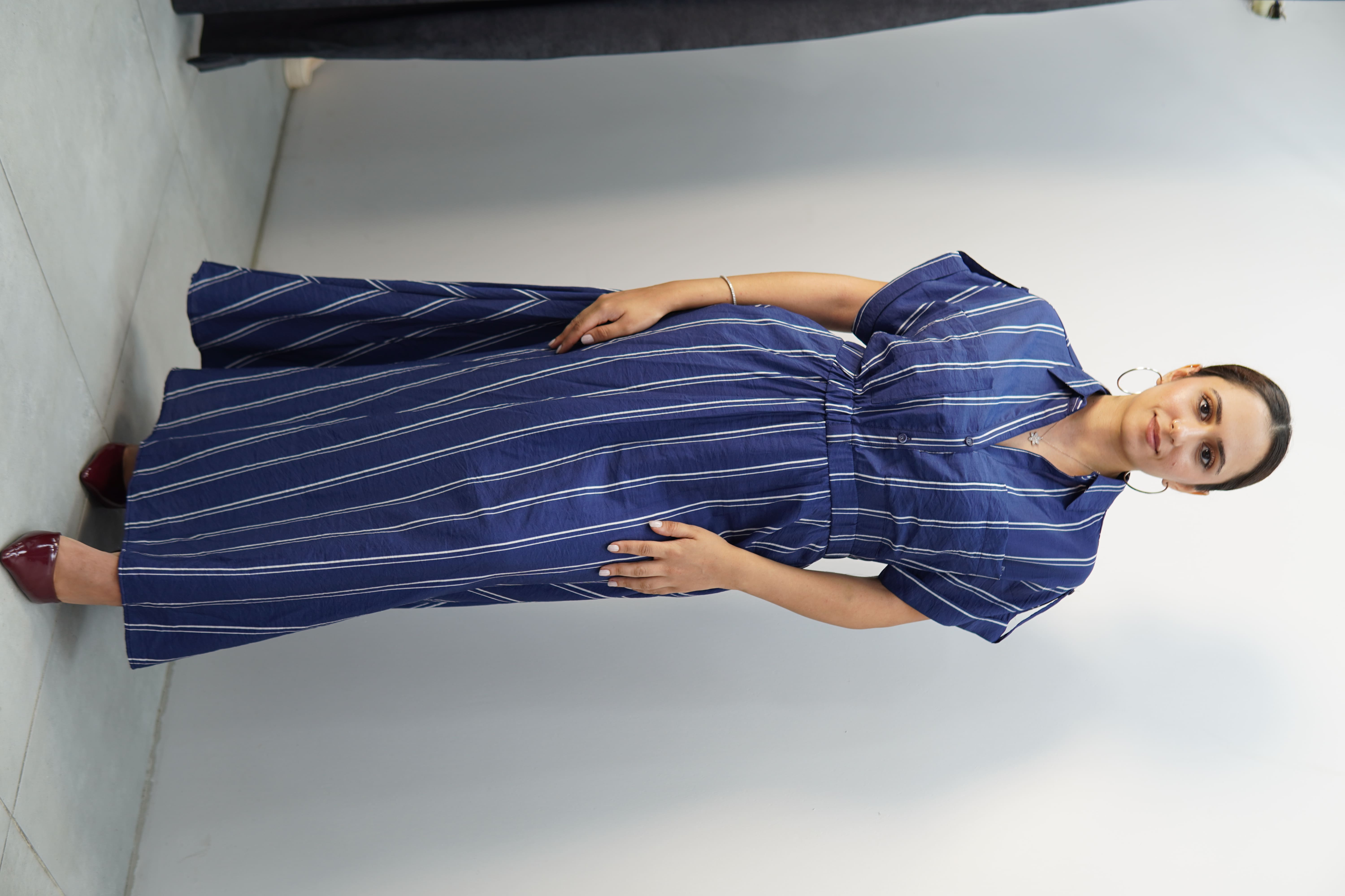 Lacivert beyaz çizgi detaylı elbise 