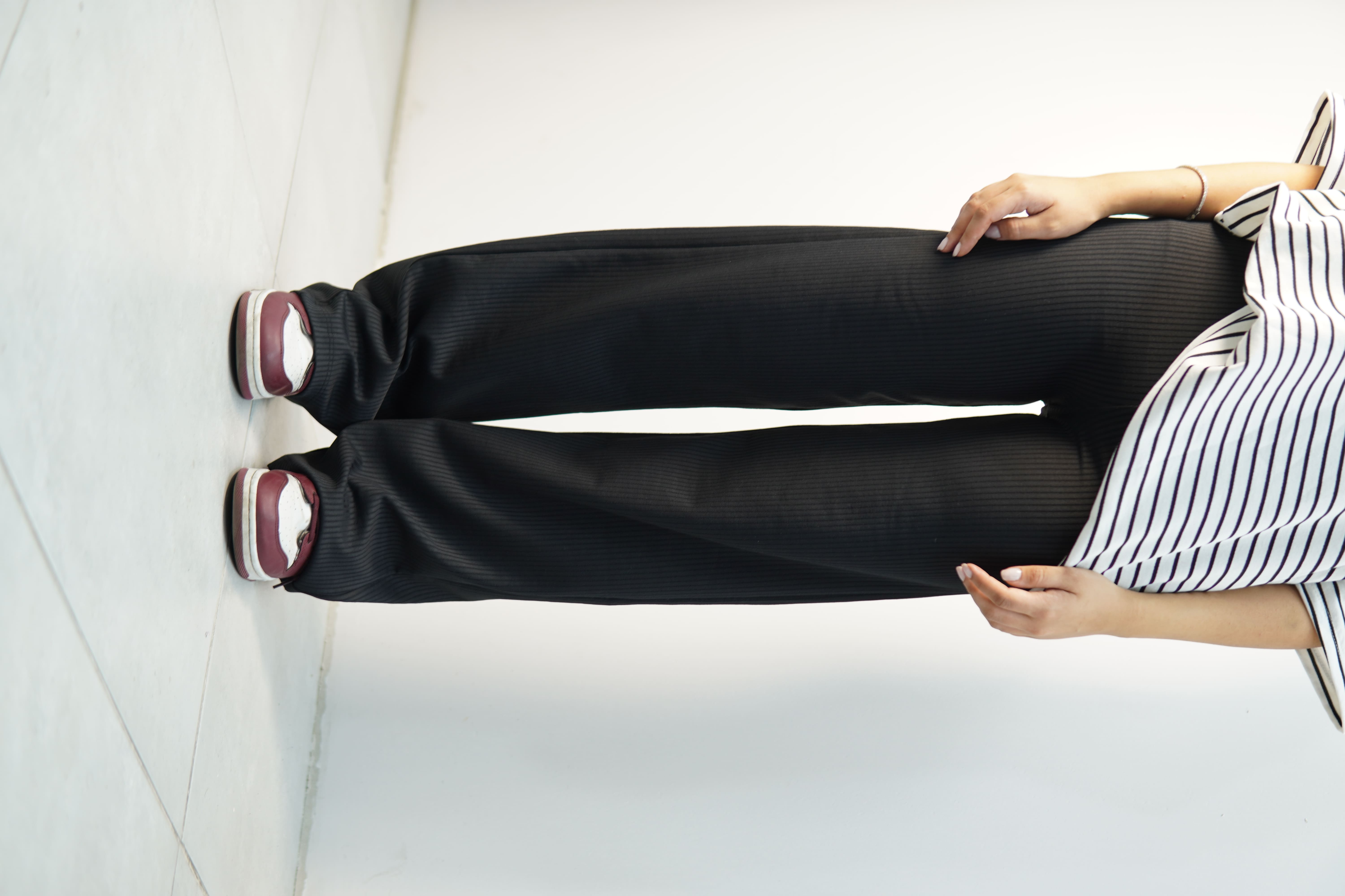 çizgi detaylı siyah bol kesim tayt