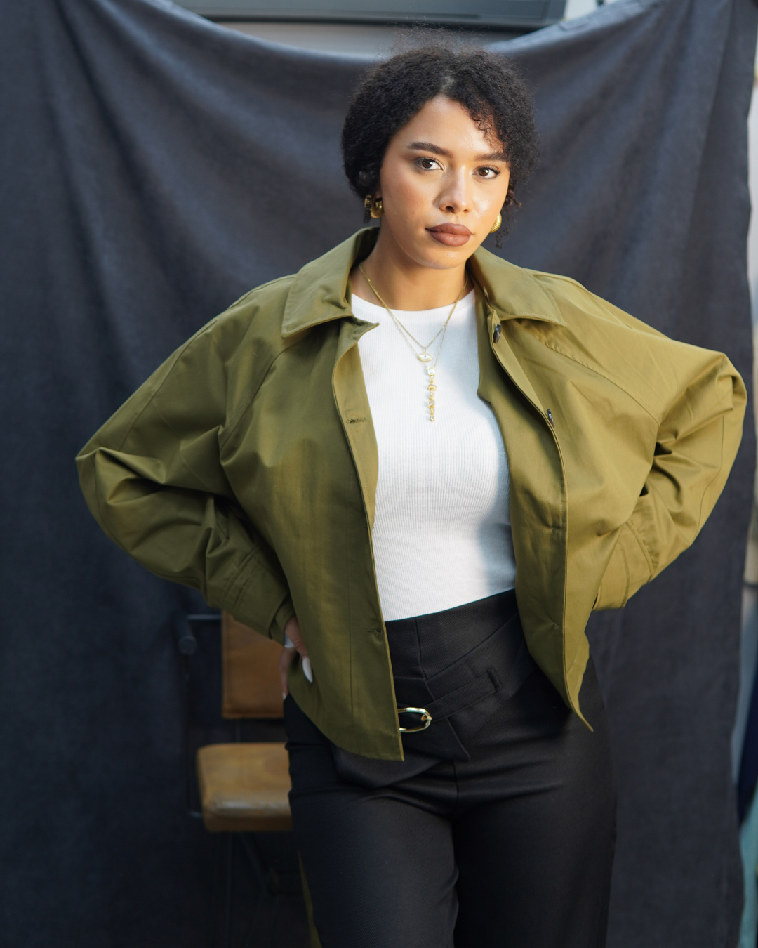 Haki kuşaklı kısa ceket