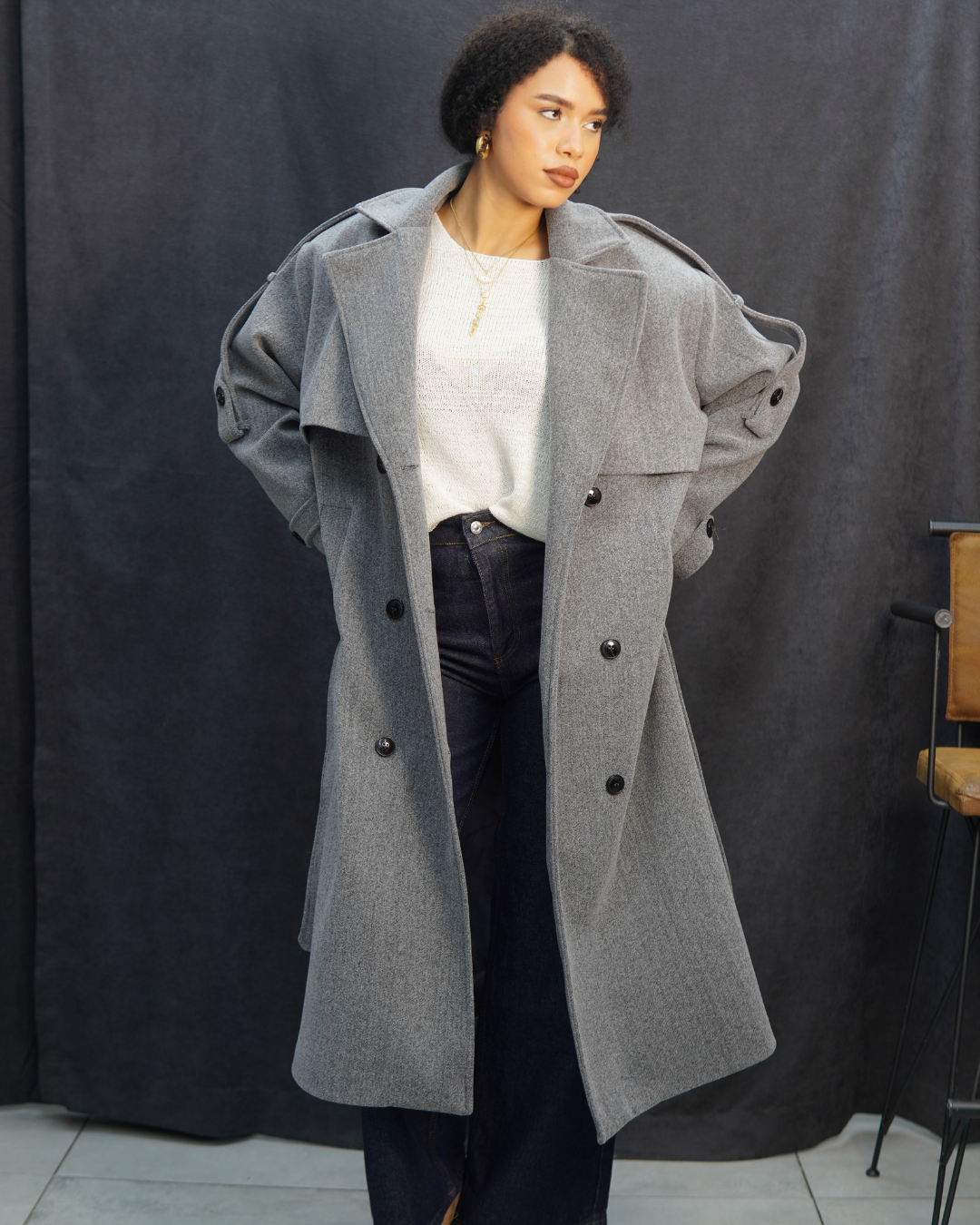 gri pervazlı uzun kaban