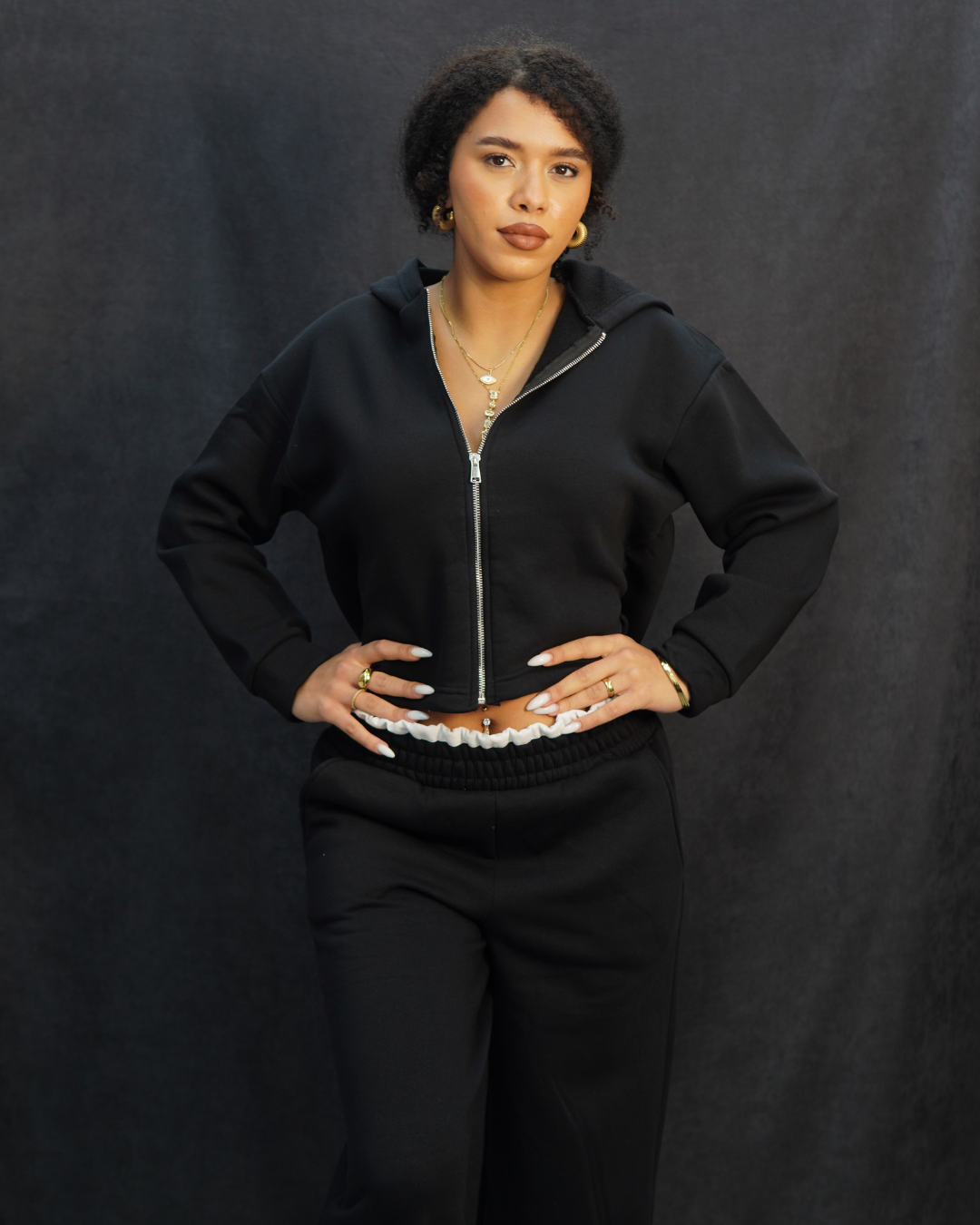 siyah kapşonlu lastikli üç iplik takım