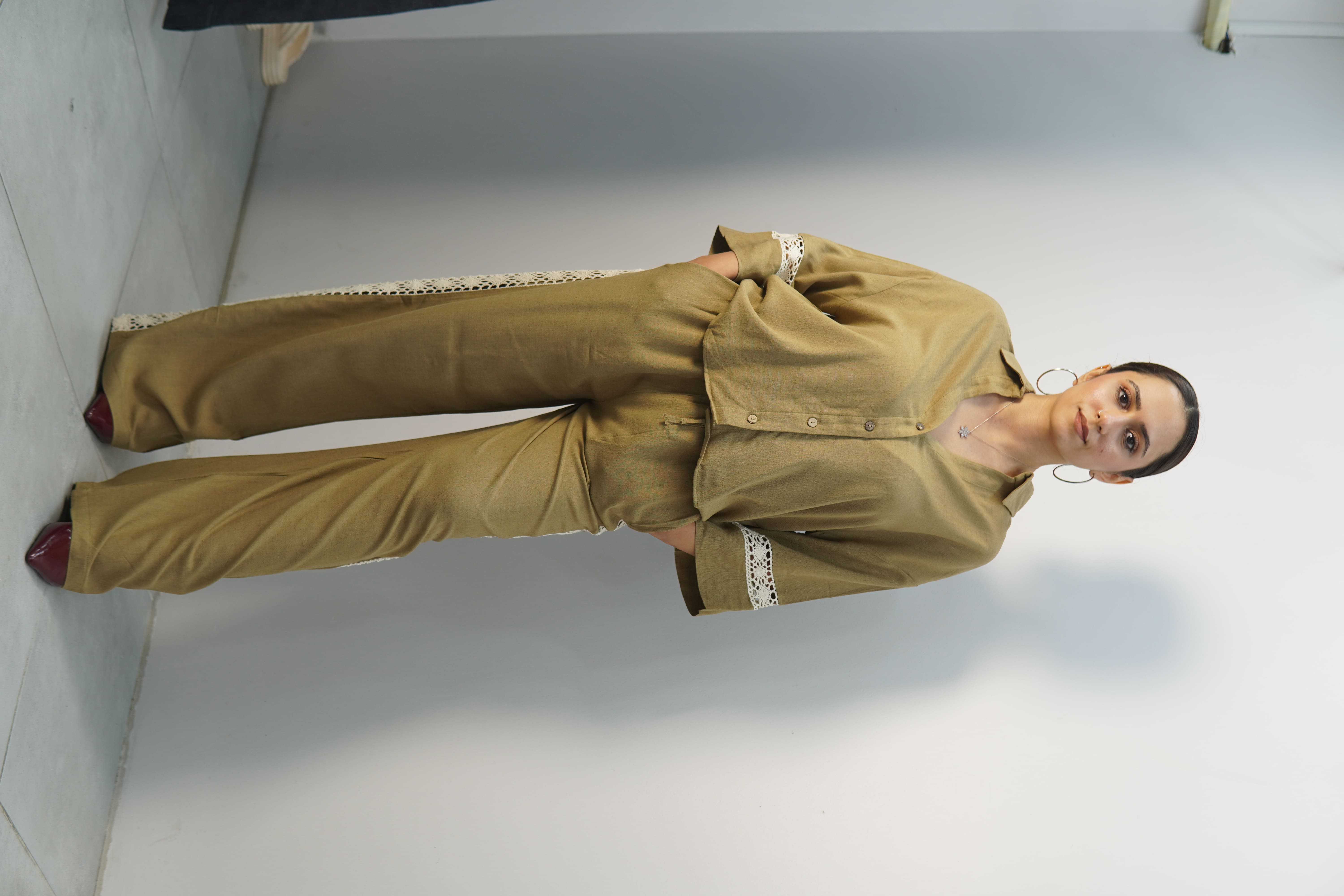 Dantel detaylı alt üst yeşil keten takım 