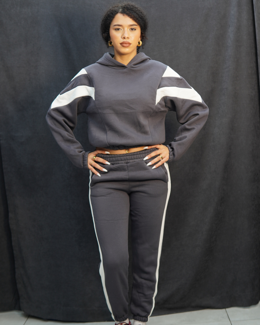 Gri kapşonlu üç iplık ikili takım