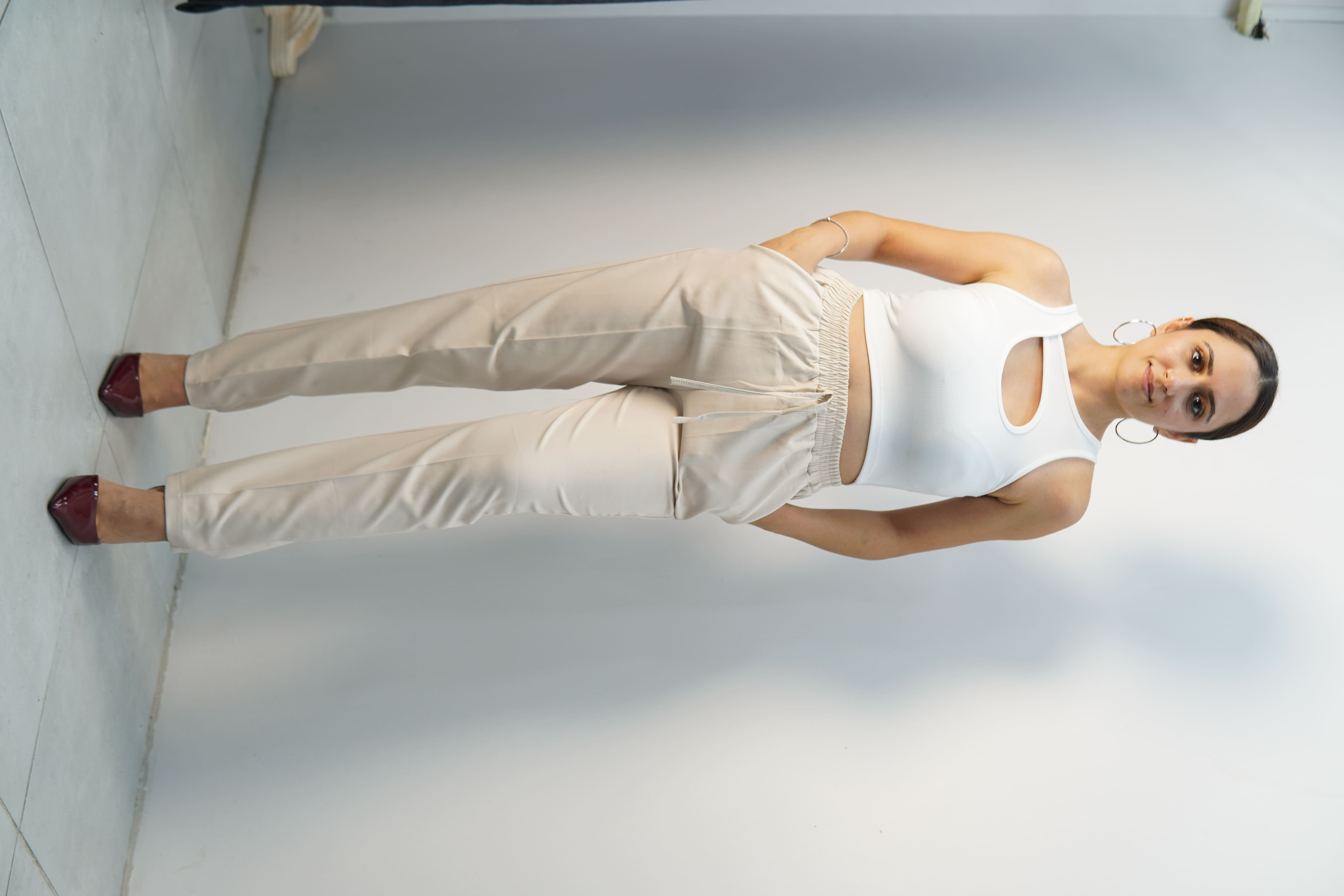 Bağcık detaylı krem rengi pantolon 