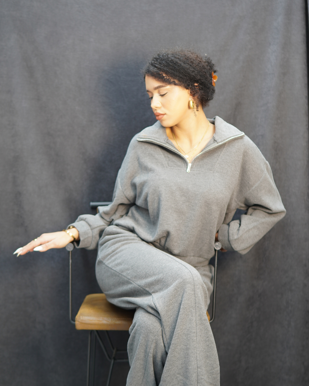 Gri yaka detaylı fermuarlı takım